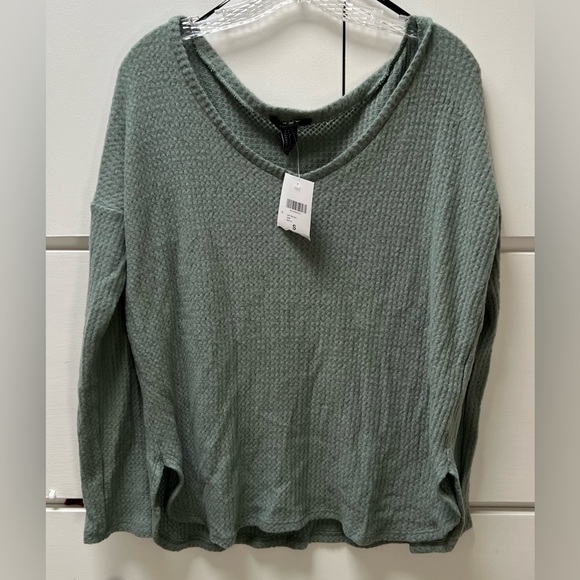 Forever 21 Sweaters - NWT Forever 21 sage green super soft lightweight sweater in size small
